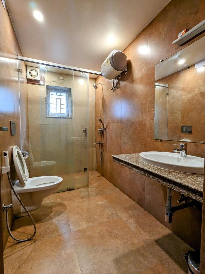 The Aster Enclave Hotel Калькутта Экстерьер фото